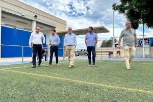 Ayuntamiento y Diputación firman el acta de replanteo de la renovación del césped y otras mejoras del campo de fútbol del Vincle