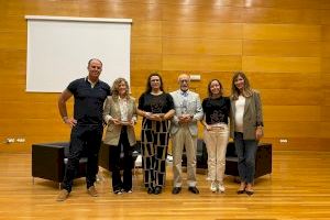 El Palacio de la Música ha acogido el I Encuentro de asociaciones "poniendo el foco en los cuidados"