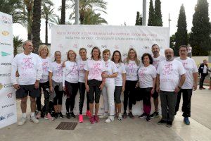 Castellón se suma a la lucha contra el cáncer de mama en la multitudinaria marcha ‘Un paseo por la vida’ de la Fundación Le Cadó