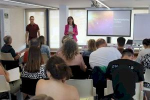 El curso ‘Neuromarketing y ventas’ organizado por Empleo y Avibe reúne a una treintena de personas en El Torrejó