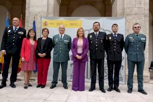 Pilar Bernabé ensalza la vocación de servicio público en la entrega de medallas al Mérito Civil