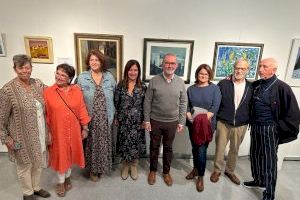 Integrantes de la Asociación de Artistas Plásticos de El Campello exponen sus creaciones en la Casa de Cultura