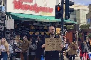 La campaña más barata y viral para que los extranjeros dejen de poner chorizo a la paella