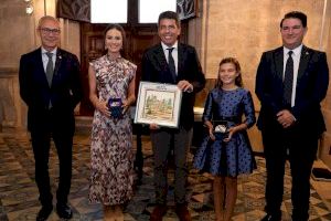 Carlos Mazón recibe a las Falleras Mayores de Valencia 2024