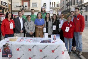 Begoña Carrasco, Alcaldesa de Castellón,  participa en el día de la Banderita de Cruz Roja