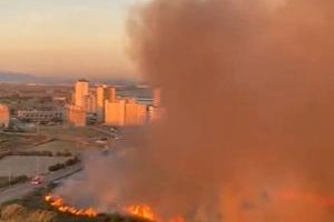 VIDEO | Un virulent incendi posa en alerta El Puig
