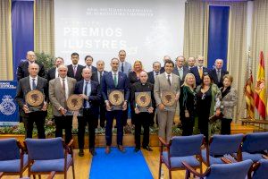 El Casino de Agricultura premia al Valencia Basket, Escuela de Capataces de Catarroja, los niños de San Vicente, Patatas Aguilar y Asfplant