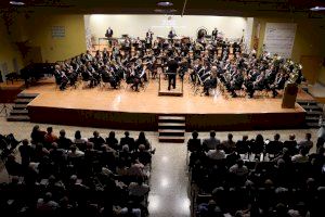 La Unión Musical Santa Cecilia de Onda celebra medio siglo de tradición musical con un gran concierto