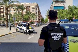 Un jove de quinze anys roba una moto a Elx i és enxampat per la Policia en no saber conduir-la