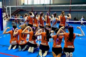 Los equipos de voley Fabraquer de El Campello, contra la violencia de género