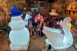 La cabalgata iluminada de La Pobla de Farnals marca el inicio de la Navidad