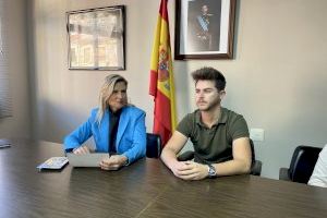 La delegada del Consell a Castelló es reunix amb l'alcalde de Fanzara per a abordar les necessitats de la localitat en matèria educativa