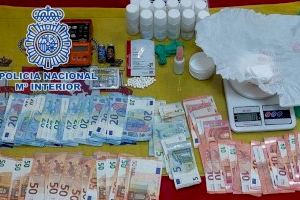 La Policía Nacional desarticula un punto de venta de droga y detiene a tres personas en Valencia