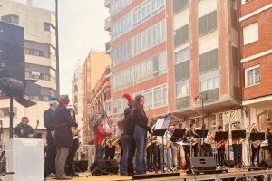 El Centre Municipal de les Arts sale a la calle para impulsar el comercio local de Burriana