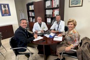 Nacho Mira y Pepa Juan se reúnen con el equipo directivo del departamento de salud Xàtiva-Ontinyent