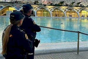 La Policía de la Generalitat activa un dispositivo especial de vigilancia en zonas céntricas y comerciales con motivo de la Navidad