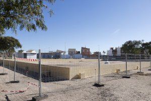 Ya están en marcha las obras de la pista multideporte en la playa de Puçol