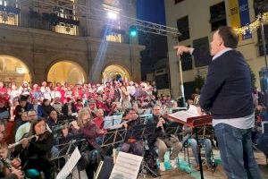 Les nadales dels xiquets i la Banda Municipal tornen a la Plaça Major de Castelló