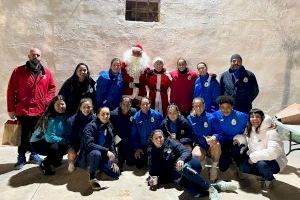 Papá y Mamá Noel visitan al Atlético de Aspe