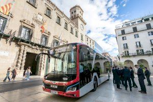Alicante amplía al 31 de enero la gratuidad del autobús urbano para menores de 31 años