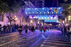 Más de 5.000 corredores convierten la San Silvestre de Alicante en un récord de solidaridad y buen humor