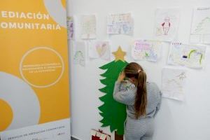 Los equipos de Mediación Social organizan acciones navideñas en los grupos de vivienda pública de la Generalitat