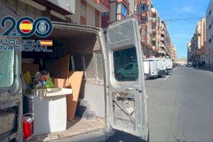 Robo en familia: La policía sorprende a cuatro personas vaciando una casa en Alicante