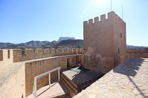 Petrer se adhiere a la iniciativa de “Encendido de las Torres y Atalayas del Mediterráneo en defensa de los Derechos Humanos”