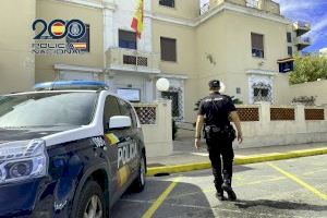 Un varón potencialmente peligroso apuñala a un amigo en Dénia porque pensaba que le había robado 300 euros