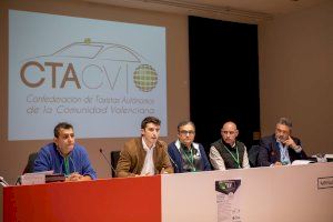 El PSPV de Castelló se reúne con el sector del taxi para defender sus derechos frente a los Vehículos de Transporte con Conductor