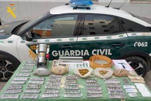 Descubren varios tipos de droga durante el desalojo de un bloque de viviendas en Burriana