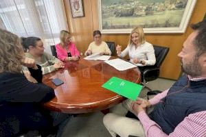 Petrer se une en la lucha contra el cáncer firmando un convenio con la Asociación Española contra el Cáncer