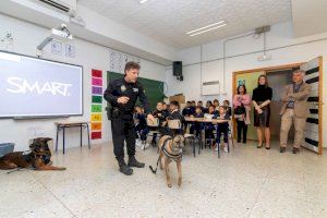 La Unidad K9 de la Policía Local visita a partir de hoy todos los colegios de Benidorm