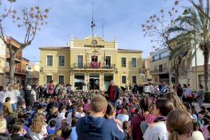 La marcha solidaria del CEIP Cervantes de La Pobla de Farnals recauda 1.800 euros en la lucha contra el cáncer