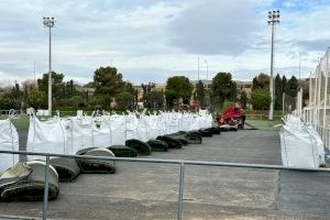 Arrancan las obras de renovación del césped y otras mejoras en el campo de fútbol del polideportivo El  Vincle de El Campello