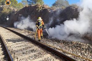 La línea de tren Sagunto-Zaragoza registra un nuevo incendio, esta vez en Algimia de Alfara