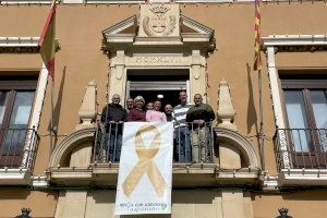 Elda se suma a la celebración del Día Internacional del Cáncer Infantil con la colocación de una pancarta en el Ayuntamiento