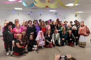 El Centro de Mayores Virgen de Monserrate de Orihuela celebra su fiesta de Carnaval