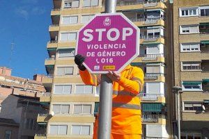 El Ayuntamiento de Elda completa la instalación de señales contra la violencia de género en diferentes puntos de la ciudad