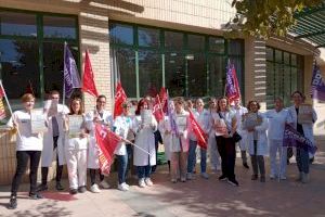 CCOO y UGT celebran concentraciones en los centros de trabajo para defender las condiciones laborales del personal laboral a extinguir