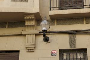 Elche continúa con la renovación de luminarias históricas en el casco urbano
