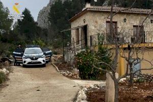 Una casa rural de Tàrbena esconde 1600 plantas de marihuana