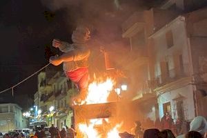 La falla Godayla de Godelleta cerró sus fiestas falleras con la “crema” de los monumentos de Vallés