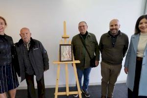 La asociación ‘Amigos de la Ermita de la Virgen del Mar’ dona al Ayuntamiento un cuadro del artista Darío Muñoz