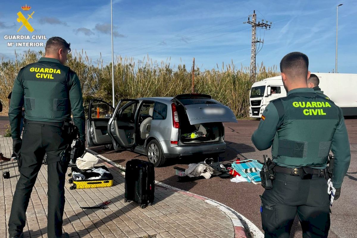 Tres detenidos por asaltar vehículos mientras sus conductores descansaban en Burriana