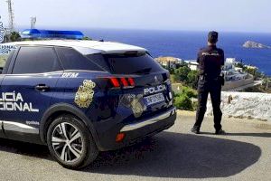 Peligrosa huida por las calles de Benidorm: se salta un control de velocidad y causa el pánico entre los peatones