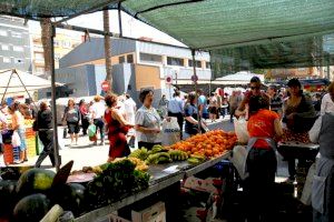 Alicante amplía hasta los 10 metros lineales el tamaño de los puestos comerciales en los mercadillos con la nueva ordenanza de vía pública