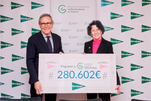 El Corte Inglés entrega 280.602 euros a la Asociación Española Contra el Cáncer para apoyar la investigación