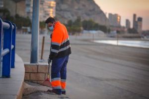 Alicante moviliza a 87 operarios en 30 equipos mecanizados para reforzar la limpieza durante la Semana Santa