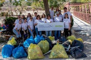 Grupo Silvoturismo recoge más de 200 kg de basura en el cauce del río Vinalopó a su paso por Elda